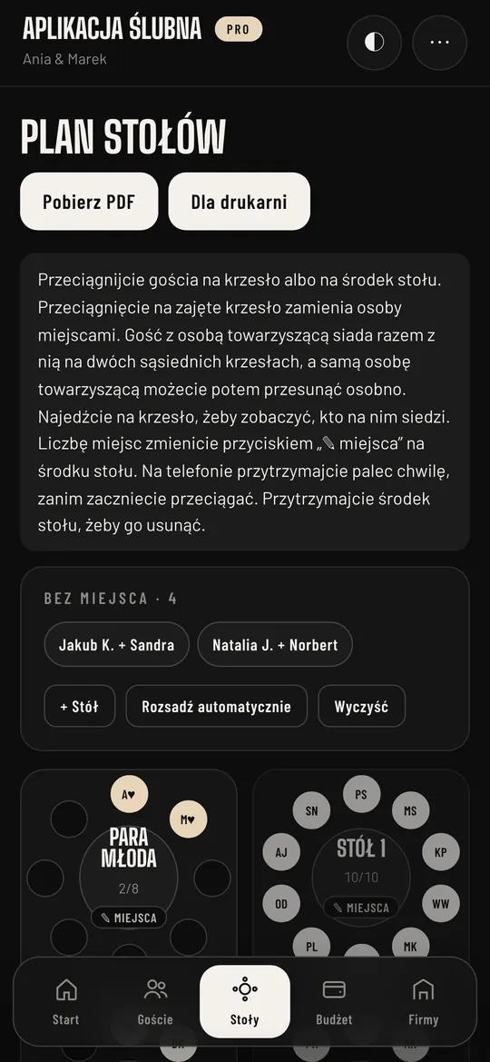 Aplikacja Ślubna Maki Design – plan stołów z przeciąganiem gości na krzesła